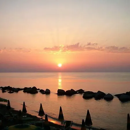 Casa vacanze In Centro A 100m Dal Mare Cirò Marina